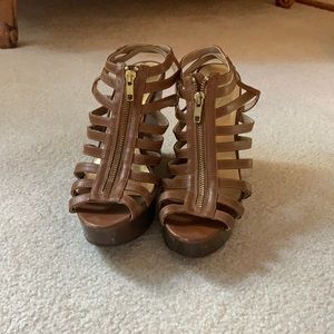 Brown wedges with gold zip
